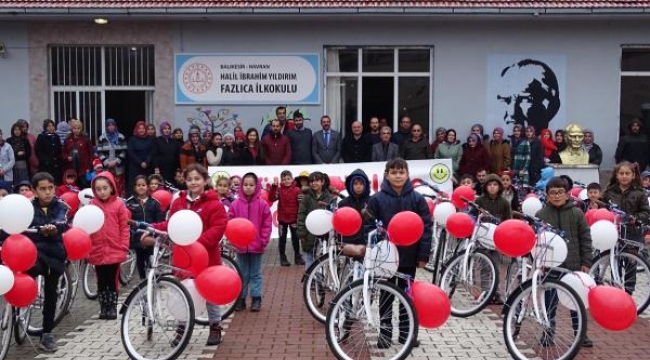 Köylü çocuklara 100 hediye bisiklet