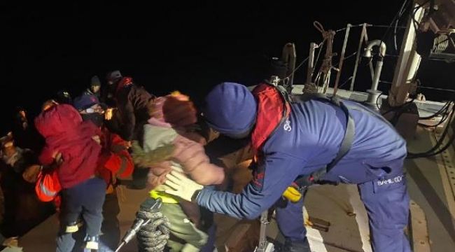Kuşadası açıklarında geri itilen 19 kaçak göçmen kurtarıldı 