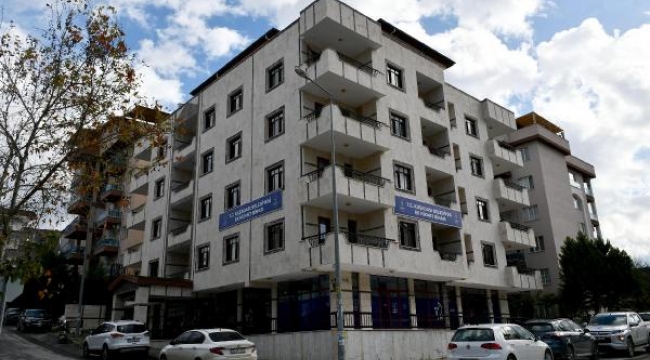 Kuşadası Belediyesi'rnin 13 müdürlüğü Ek Hizmet Binası'na taşındı