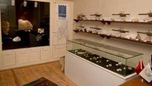 Kuşadası'ndaki 'Mineral ve Fosil Müzesi'nde ilginç örnekler