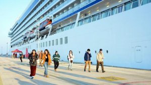 Kuşadası'na yeni yılın ilk kruvaziyeri geldi