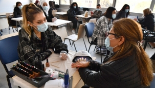 Meslek Fabrikası'nın protez tırnak ve sanatı kursu ile meslek sahibi oldular