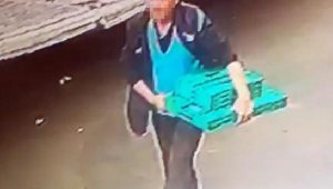 Meyve kasası hırsızlığı kamerada