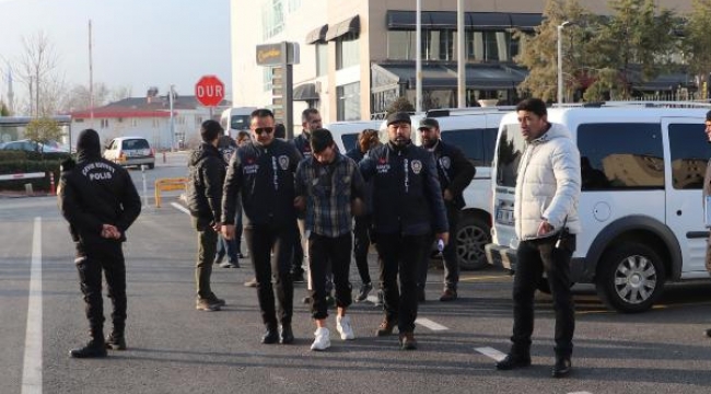 Murat bebeğin ölümünde gözaltına alınan anne ile 3 arkadaşı adliyede