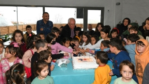 "Nasreddin Hoca" 1 yaşında! Başkan Selvitopu, çocuklarla pasta kesti