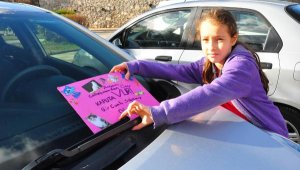 Öğrenciler, sürücülere 'Kaputa vur' çağrısı yaptı