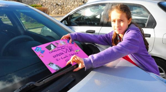 Öğrenciler, sürücülere 'Kaputa vur' çağrısı yaptı