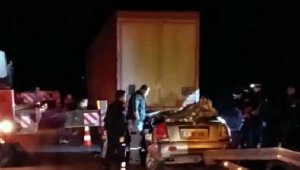 Otomobil, TIR'a arkadan çarptı: 1 ölü