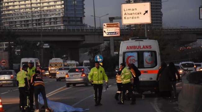 Otomobilin altında 5 metre sürüklenen yaya öldü