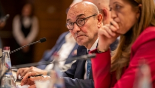 "Sabahları kalktığımda İzmir'e sarılasım gelir"