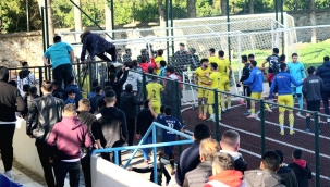 Seyirci sahaya girdi, polis havaya ateş açtı