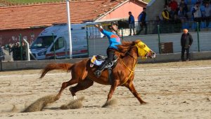 Uşak'ta 9'uncu Geleneksel Atlı Cirit Turnuvası heyecanı