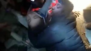 10 yaşındaki Melek, 41 saat sonra sağ çıkarıldı