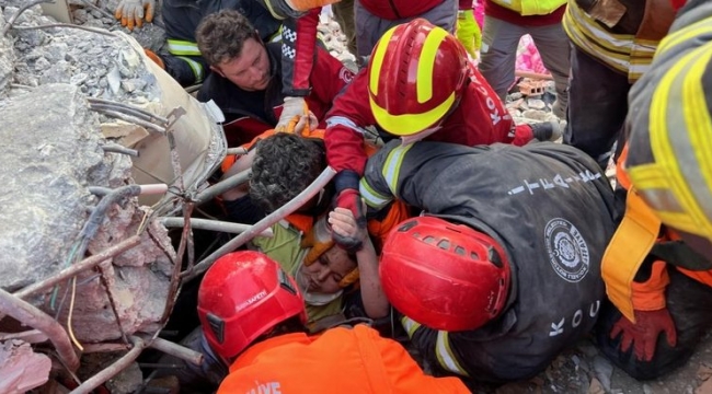 13 yaşındaki Kaan 182 saat enkaz altında direndi!