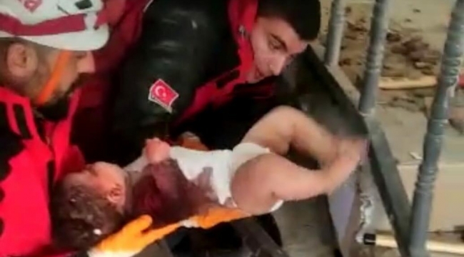 Ayşe bebek, 58 saat sonra kurtarıldı