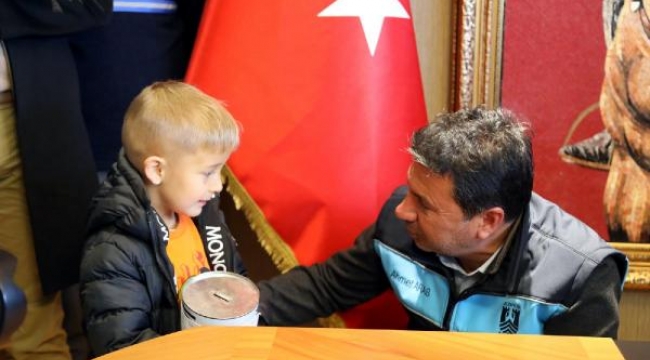 5 yaşındaki Mehmet Ege'den duygulandıran bağış