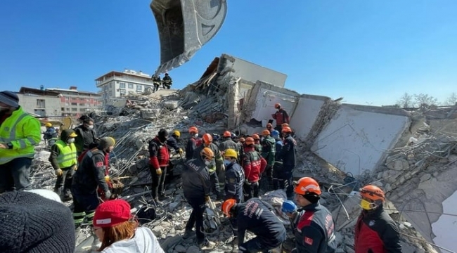 6 kişilik aile depremin 6'ncı gününde kurtarıldı