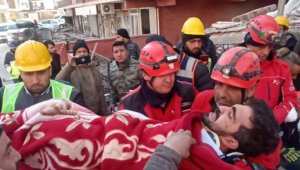 83'üncü saatte hayata gülümsedi!