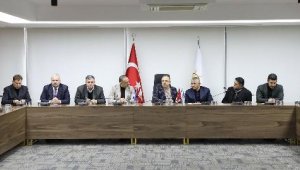 AK Parti İzmir İl Başkanı: İhtiyaç malzemeleriyle dolu 3 TIR'ımız yola çıkıyor