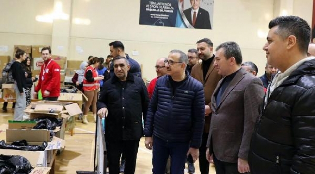 AK Parti İzmir İl Başkanı Sürekli: 147 TIR acil ihtiyaç malzemesi gönderdik