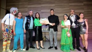 Alaşehir Belediyesi'nden çocuklar için sirk ve tiyatro gösterisi  