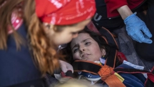 Anne iki çocuğuyla 10. günde kurtarıldı!