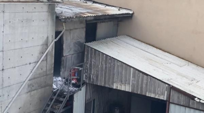 Arnavutköy'de fabrikanın deposunda yangını