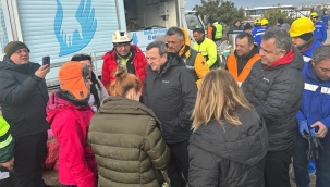 Başkan Batur deprem bölgesinde! Kurtarma ekiplerine moral verdi