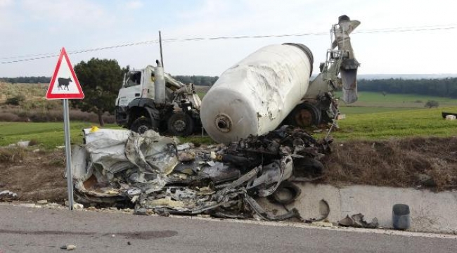 Beton mikseri, hafif ticari araca çarptı: 1 ölü, 1 yaralı