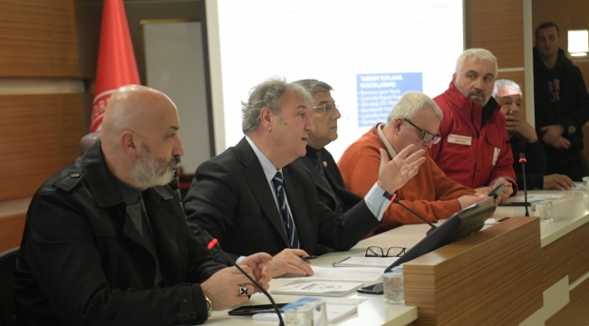 Bornova, belediyenin öncülüğünde depremzedelere yardıma koşuyor