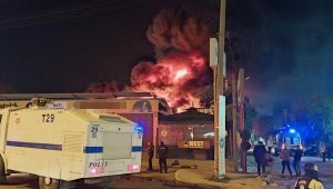 Bornova'daki bir lastik bayisinde yangın