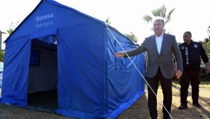 Bornova'dan gönderilen 2 bin 500 çadır deprem bölgesine ulaştı