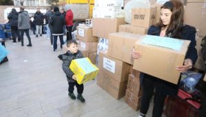 Buca'dan deprem bölgesine 11 TIR dolusu insani yardım gitti