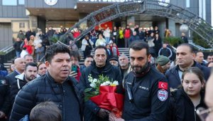 Buca'nın kahramanları evlerine döndü! Başkan Kılıç karşıladı