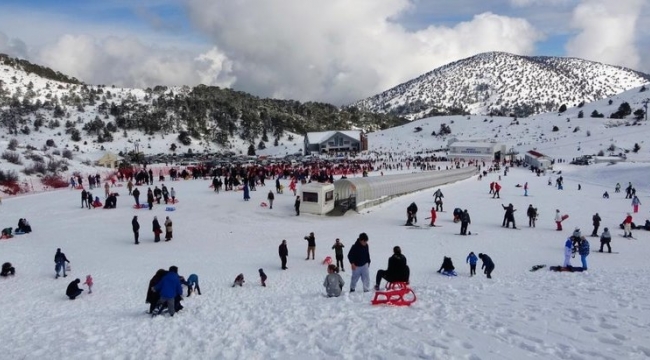 Burası Uludağ değil Denizli! 40 bin kişi geldi