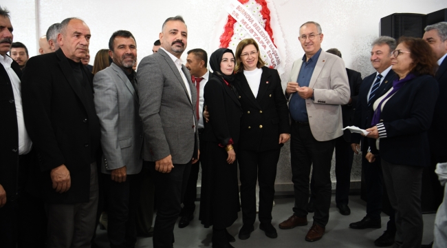 CHP'nin Ağrı doğumlu il Başkanı Bornova'da 300 hemşehrisine rozet taktı