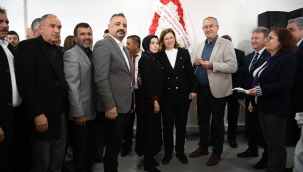 CHP'nin Ağrı doğumlu il Başkanı Bornova'da 300 hemşehrisine rozet taktı