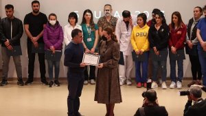 Deprem bölgesinden dönen DEÜ ekiplerine teşekkür belgesi