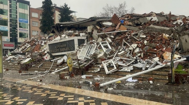 Depreme uygunluğu kontrol eden belediyenin binası yıkıldı