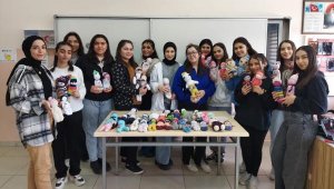 Depremzede çocukların oyuncakları İzmir'den