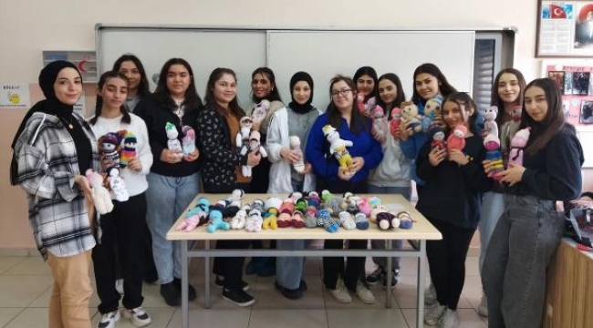 Depremzede çocukların oyuncakları İzmir'den