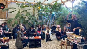 Depremzedeler için antika ve kitap mezadı