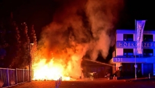 Depremzedeler için toplanan yardımı yaktılar