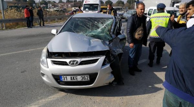 Depremzedelerin otomobili çarpıştı: 1 ölü, 5 yaralı