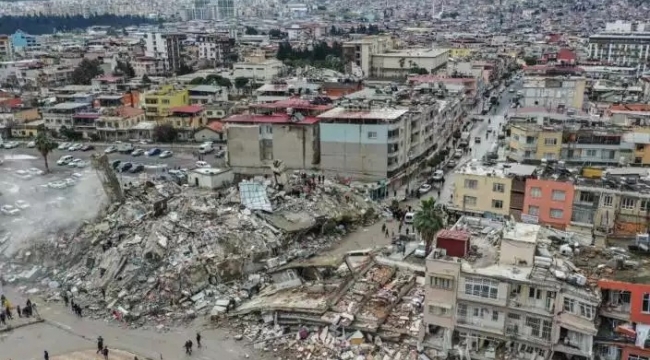 Enkaz altındaki çocukla dalga geçen pisliklerden biri yakalandı