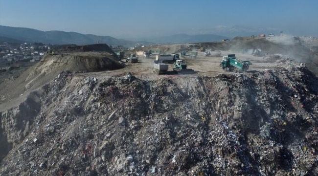 Enkaz dağı! İçinde nice hatıralar var