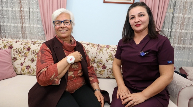 Gaziemir'de 'Can Butonu'ndan yalnız yaşayan yaşlılara hizmet