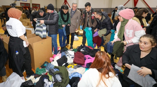 Gaziemir'den depremzedelere büyük destek! 472 koli eşya