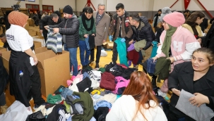 Gaziemir'den depremzedelere büyük destek! 472 koli eşya