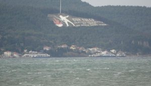 Gökçeada ve Bozcaada feribot seferlerine 'fırtına' engeli